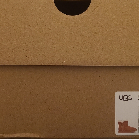 UGG - Picture 8 of 8